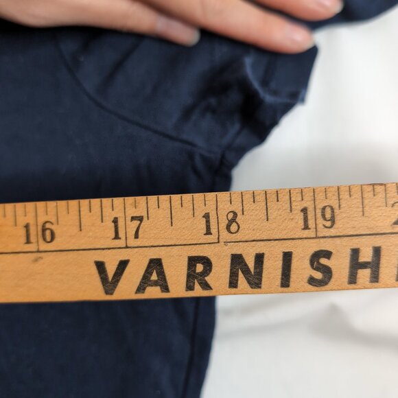 Tommy Hilfiger Men's Navy T-Shirt 3D Embossed Carpet Logo/Graphic Print, Size XS - Picture 6 of 7